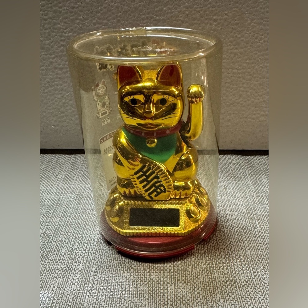 Maneki Neko Golden Lucky Cat Solar
Pal